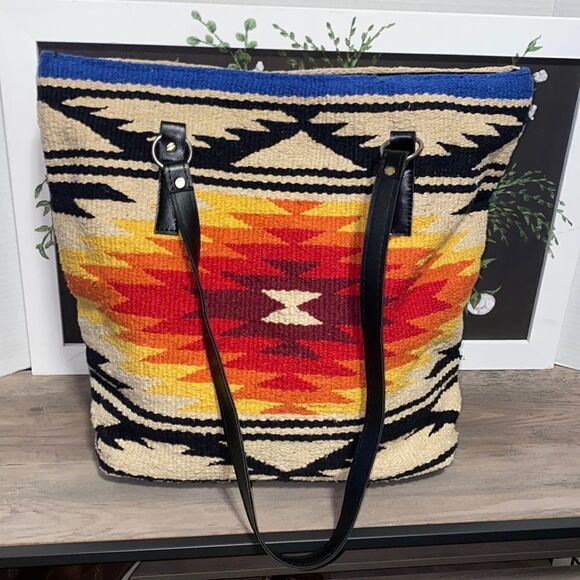 Santa Rosa Handwoven Handbag - Picture 2 of 5